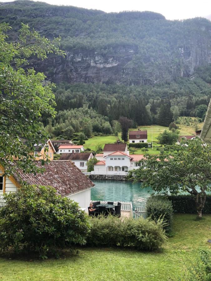 - House By The River Ferienhaus *
