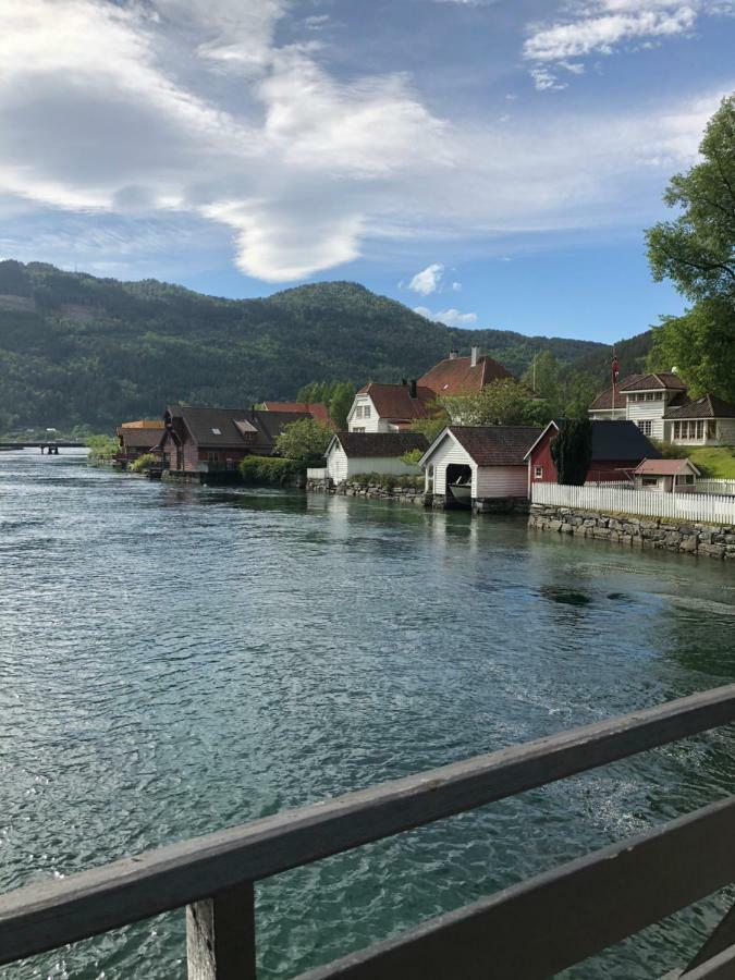- House By The River Ferienhaus