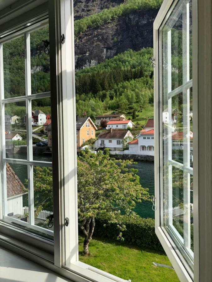 - House By The River Ferienhaus *